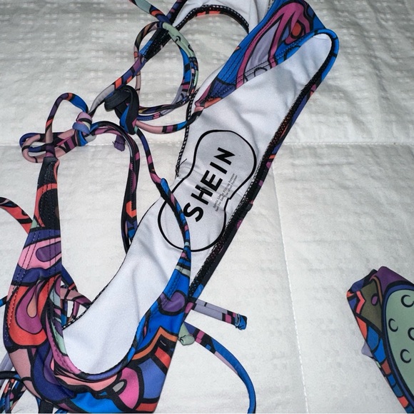 SHEIN Bikini set with head scarf - Picture 7 of 8